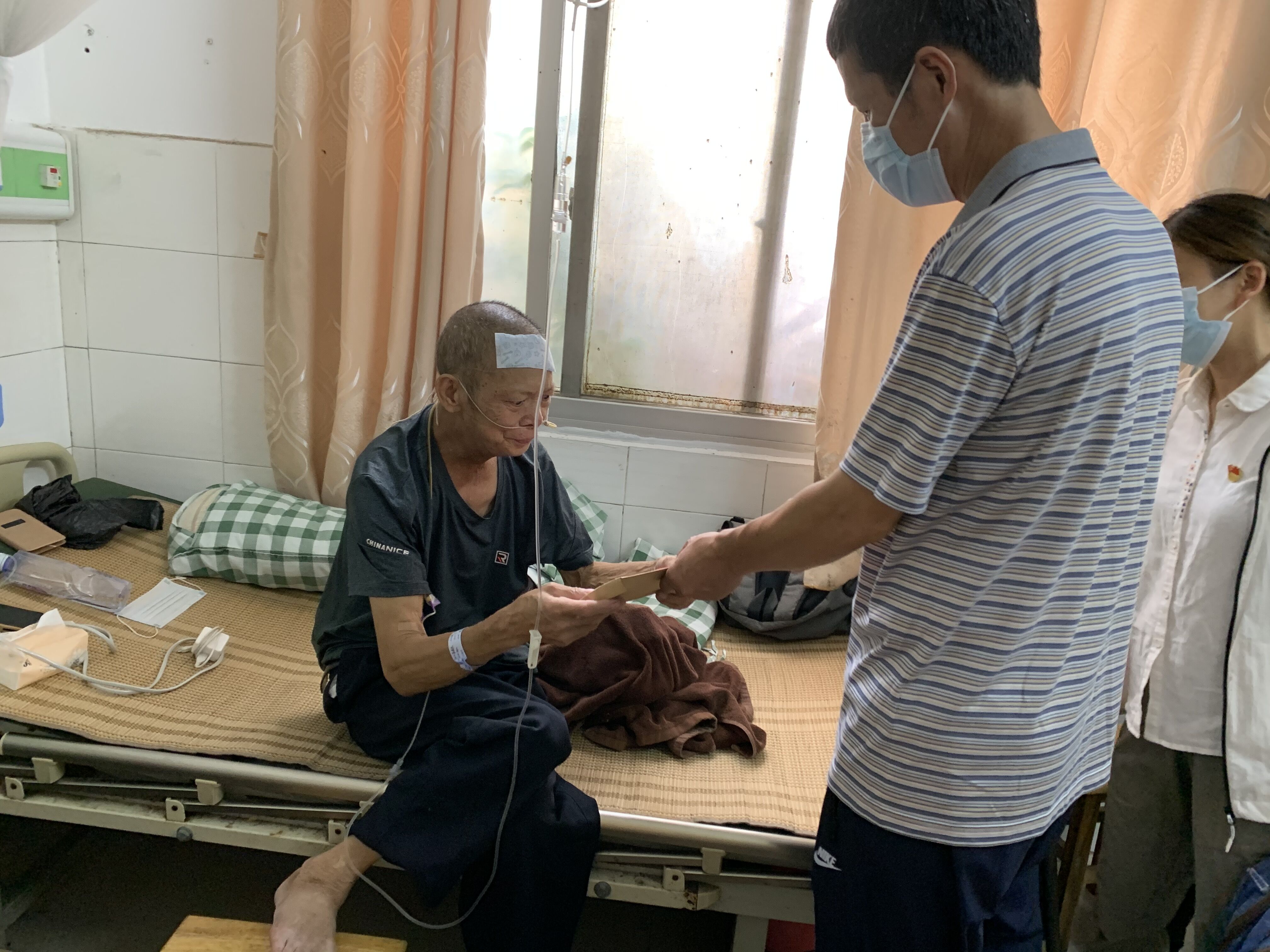 看望吴进忠1.jpg